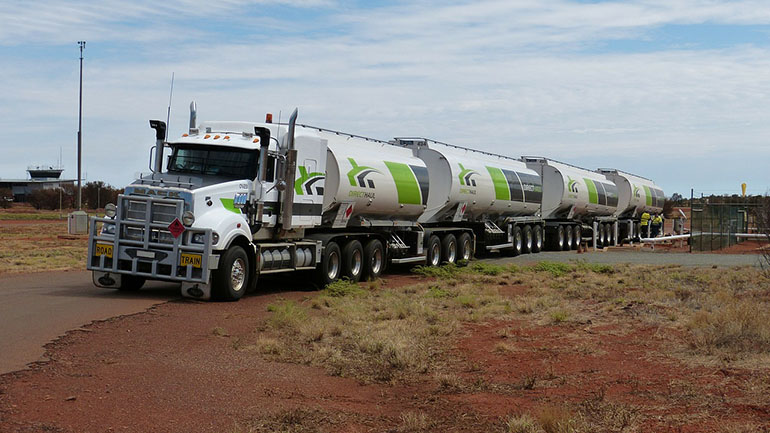 Βυτιοφόρο ανατινάχθηκε στα σύνορα του Αφγανιστάν με το Ιράν